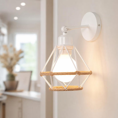 Applique blanche dans un intérieur lumineux