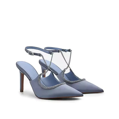 Escarpins femme satin bleu à talon aiguille et bride cheville avec chaîne décorative - Parisola