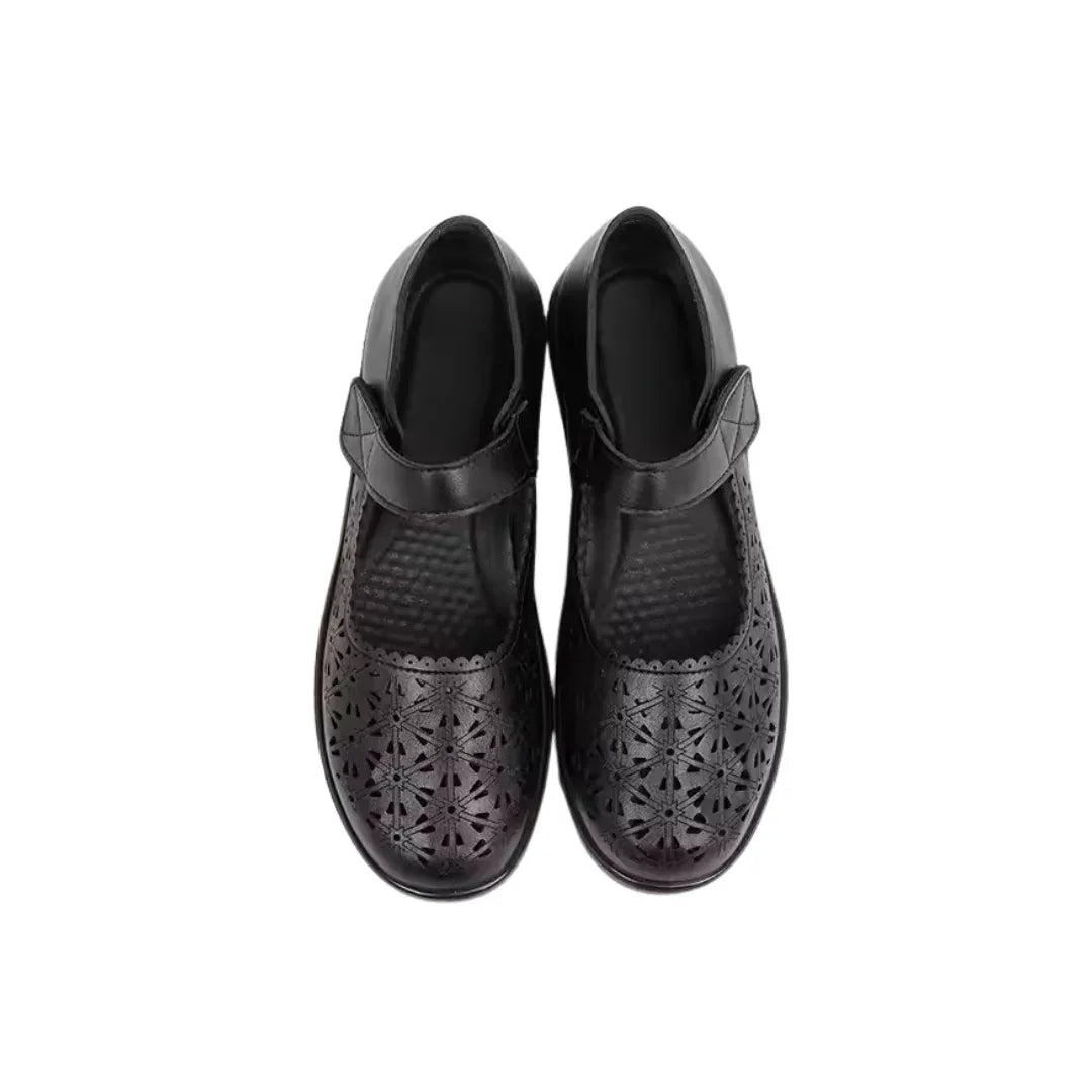 Chaussures plates noires en PU souple avec bride à scratch et motifs ajourés pour femme - Parisola