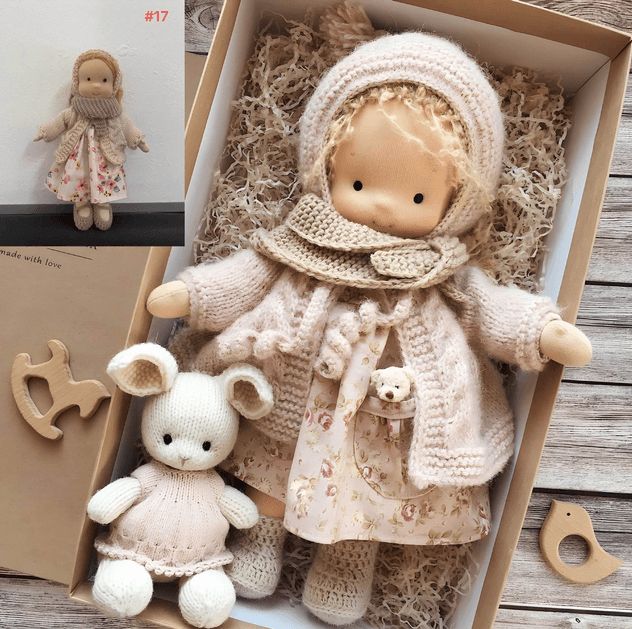 Poupée artisanale style Waldorf coton fibres naturelles 28cm lavable dès 3 ans