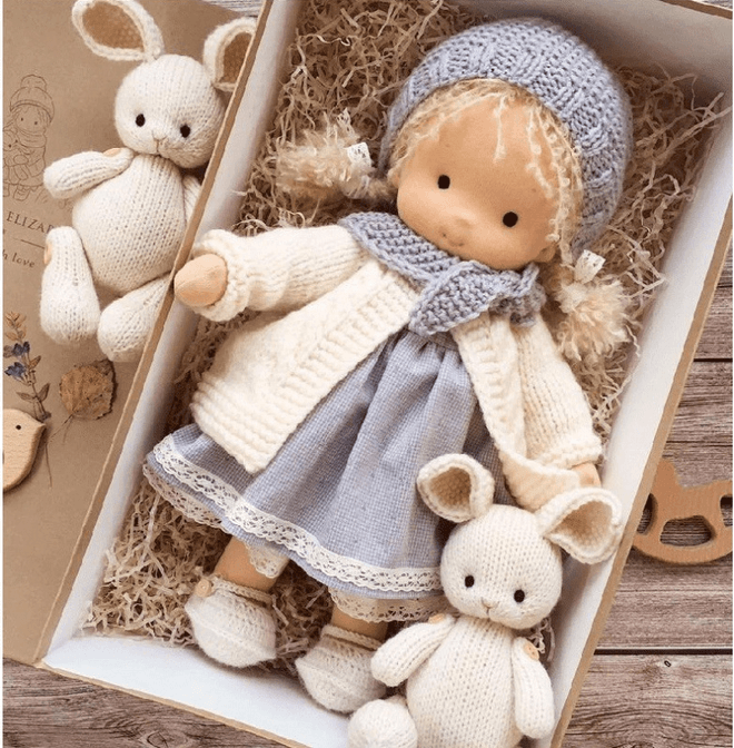 Poupée artisanale style Waldorf coton fibres naturelles 28cm lavable dès 3 ans