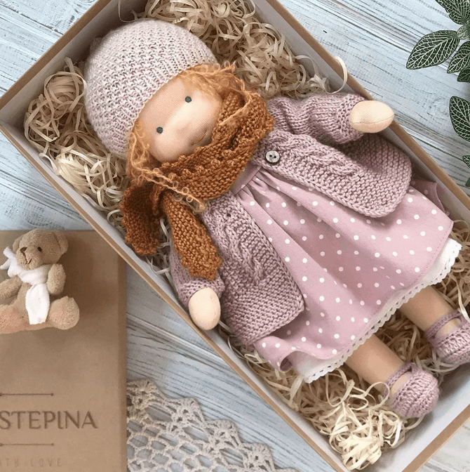 Poupée artisanale style Waldorf coton fibres naturelles 28cm lavable dès 3 ans